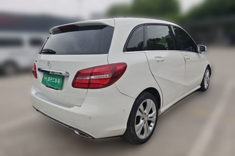 Used Mercedes-Benz B-Class 2015 B 200 Fashion Model Rear Right 45 Deg