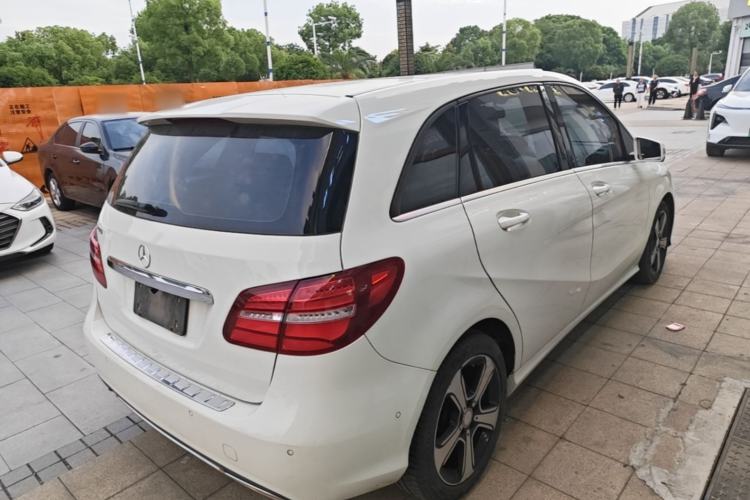 Used Mercedes-Benz B-Class 2015 B 200 Fashion Model Rear Right 45 Deg