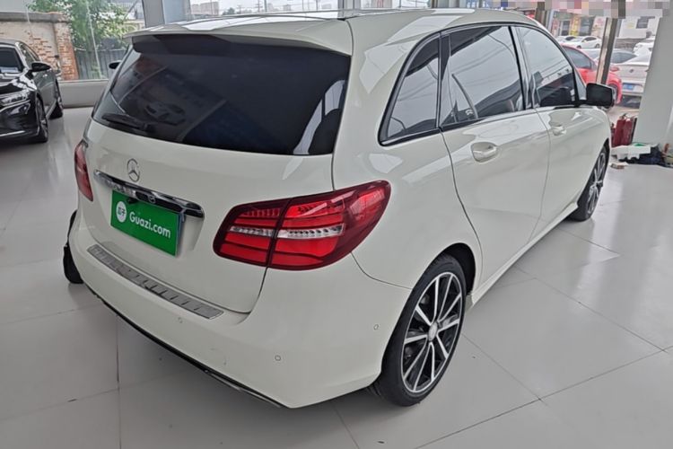 Used Mercedes-Benz B-Class 2015 B 200 Luxury Model Rear Right 45 Deg