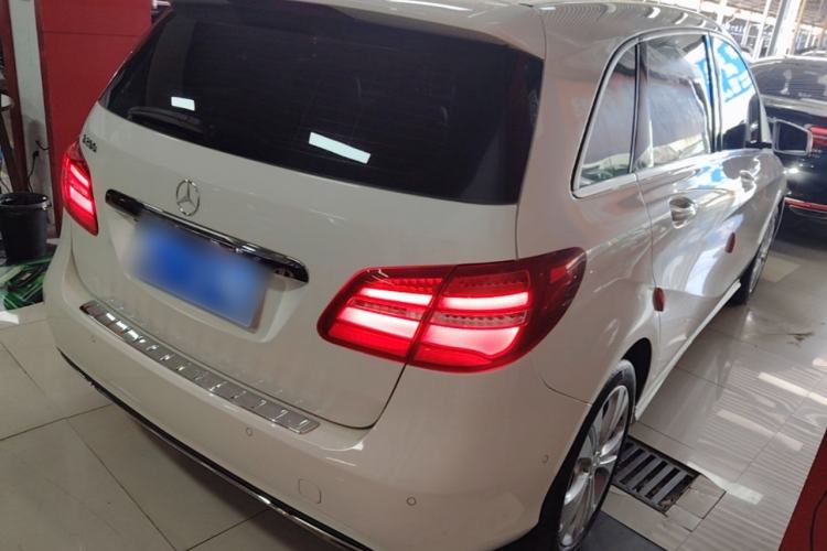 Used Mercedes-Benz B-Class 2015 B 200 Fashion Model Rear Right 45 Deg