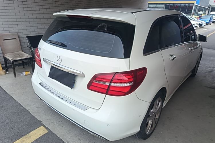 Used Mercedes-Benz B-Class 2015 B 200 Fashion Model Rear Right 45 Deg