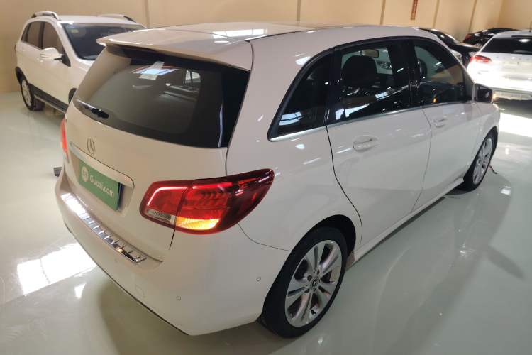 Used Mercedes-Benz B-Class 2015 B 200 Sport Edition Rear Right 45 Deg