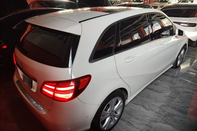 Used Mercedes-Benz B-Class 2015 B 200 Fashion Model Rear Right 45 Deg