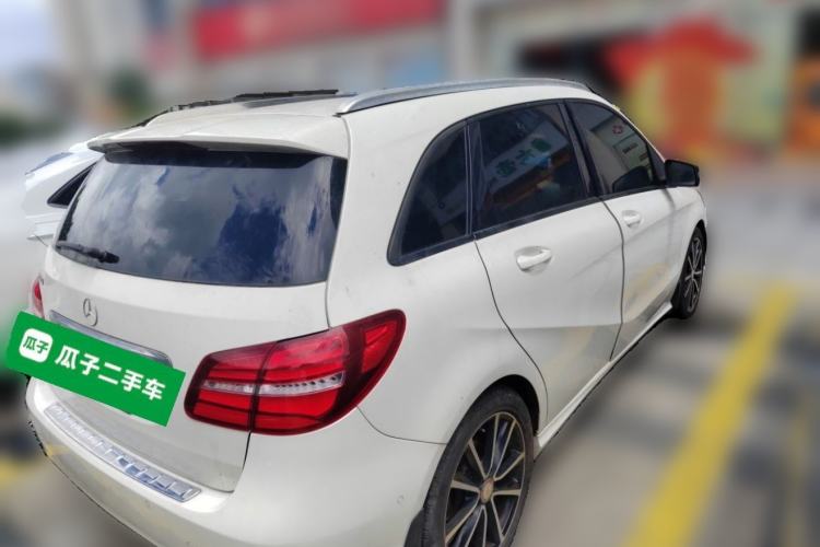 Used Mercedes-Benz B-Class 2015 B 200 Luxury Model Rear Right 45 Deg