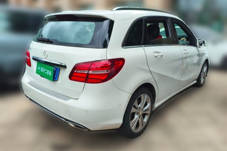 Used Mercedes-Benz B-Class 2015 B 200 Fashion Model Rear Right 45 Deg