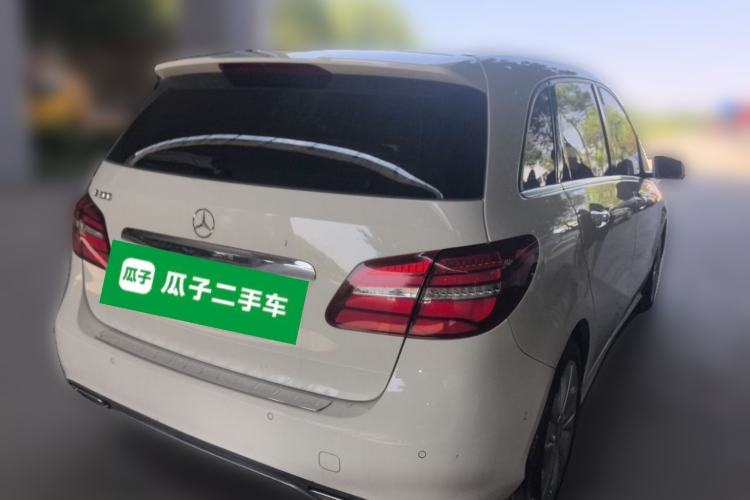 Used Mercedes-Benz B-Class 2015 B 200 Fashion Model Rear Right 45 Deg