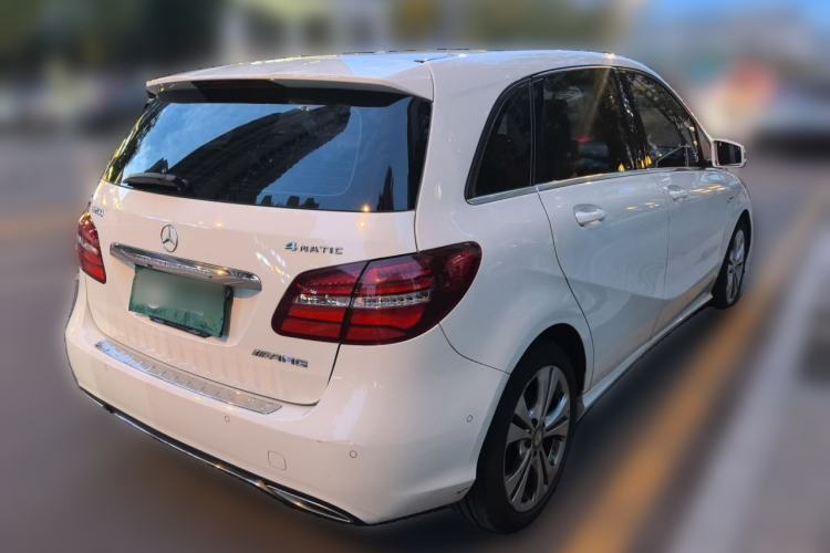 Used Mercedes-Benz B-Class 2015 B 200 Fashion Model Rear Right 45 Deg