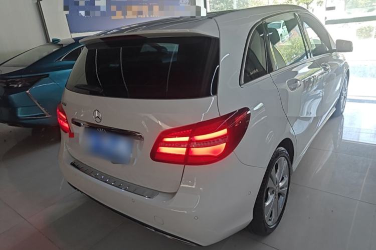 Used Mercedes-Benz B-Class 2015 B 200 Fashion Model Rear Right 45 Deg