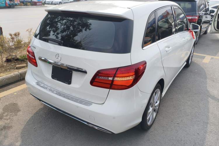 Used Mercedes-Benz B-Class 2015 B 200 Fashion Model Rear Right 45 Deg