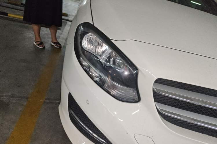 Used Mercedes-Benz B-Class 2015 B 200 Sport Edition Right Front Headlight