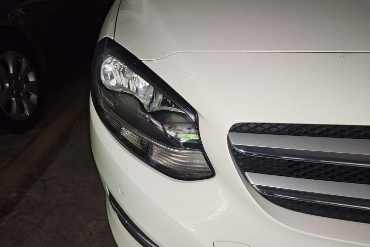 Used Mercedes-Benz B-Class 2015 B 200 Sport Edition Right Front Headlight