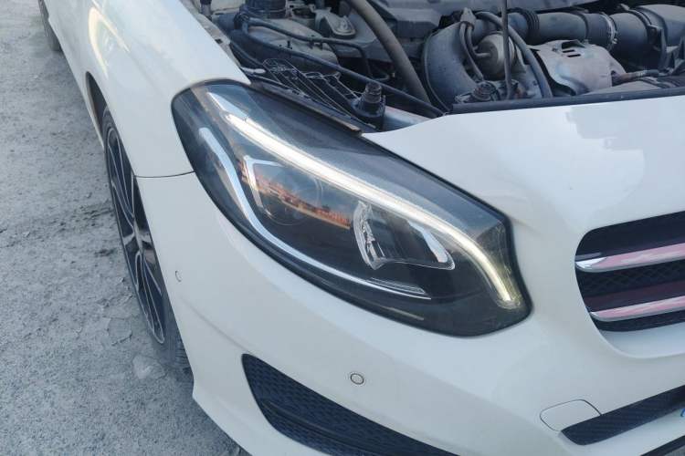 Used Mercedes-Benz B-Class 2015 B 200 Luxury Model Right Front Headlight