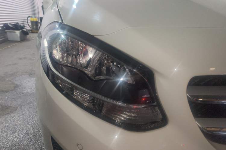 Used Mercedes-Benz B-Class 2015 B 200 Sport Edition Right Front Headlight