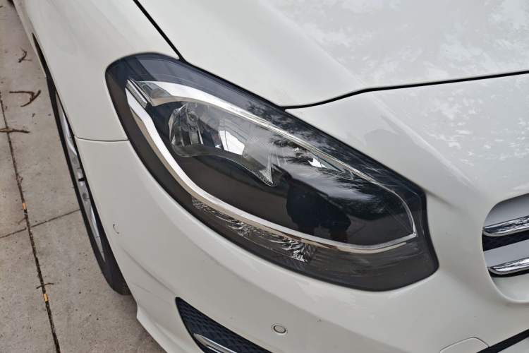 Used Mercedes-Benz B-Class 2015 B 200 Sport Edition Right Front Headlight