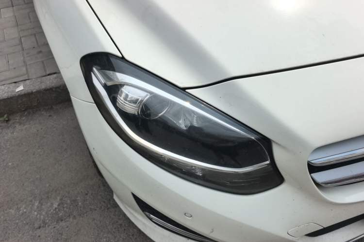 Used Mercedes-Benz B-Class 2015 B 200 Sport Edition Right Front Headlight