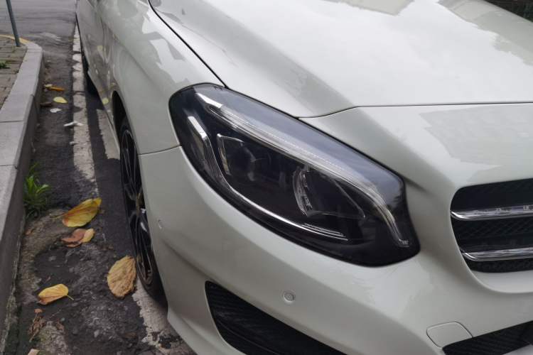 Used Mercedes-Benz B-Class 2015 B 200 Luxury Model Right Front Headlight