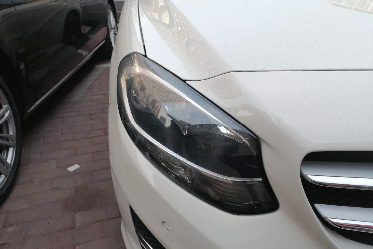 Used Mercedes-Benz B-Class 2015 B 200 Sport Edition Right Front Headlight