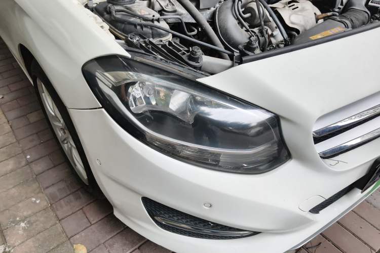 Used Mercedes-Benz B-Class 2015 B 200 Sport Edition Right Front Headlight