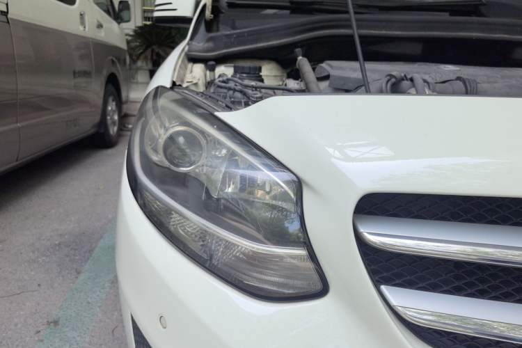 Used Mercedes-Benz B-Class 2015 B 200 Sport Edition Right Front Headlight