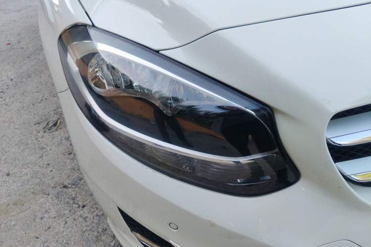 Used Mercedes-Benz B-Class 2015 B 200 Sport Edition Right Front Headlight