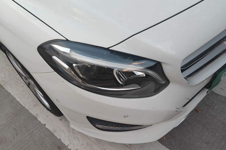 Used Mercedes-Benz B-Class 2015 B 200 Fashion Model Right Front Headlight
