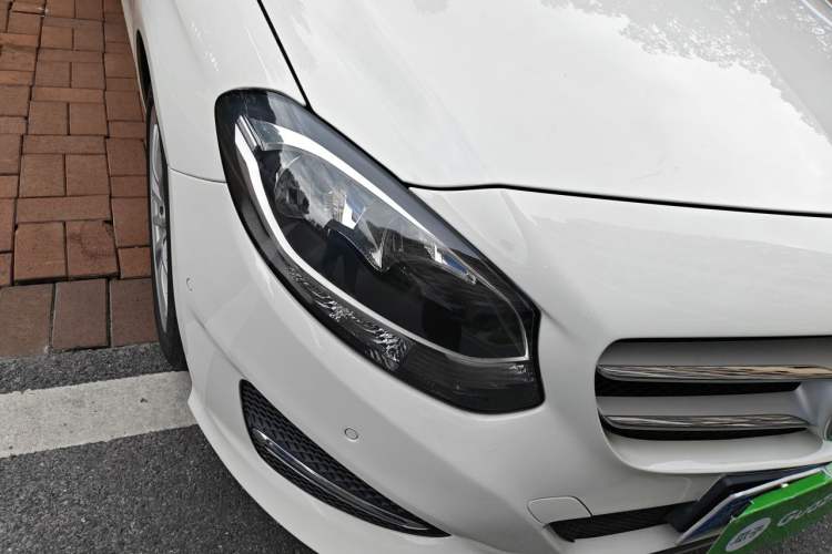 Used Mercedes-Benz B-Class 2015 B 200 Sport Edition Right Front Headlight