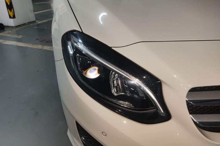 Used Mercedes-Benz B-Class 2015 B 200 Fashion Model Right Front Headlight