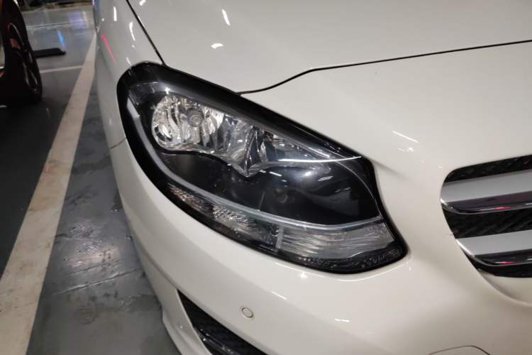 Used Mercedes-Benz B-Class 2015 B 200 Sport Edition Right Front Headlight