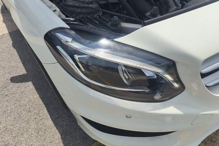 Used Mercedes-Benz B-Class 2015 B 260 Sport Edition Right Front Headlight