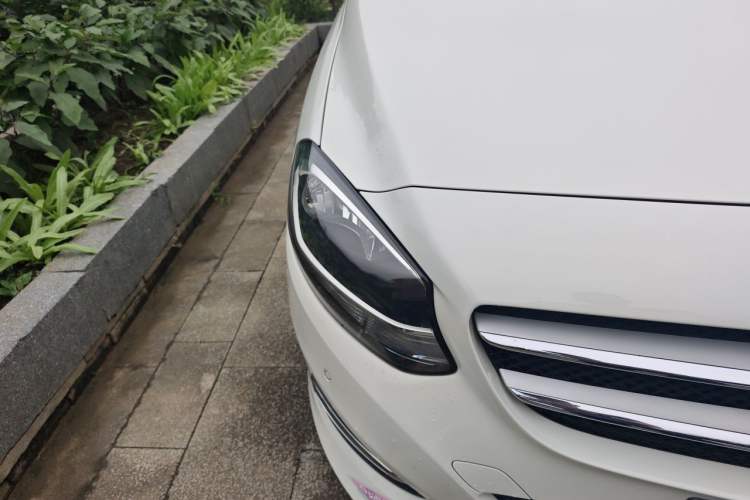 Used Mercedes-Benz B-Class 2015 B 200 Sport Edition Right Front Headlight