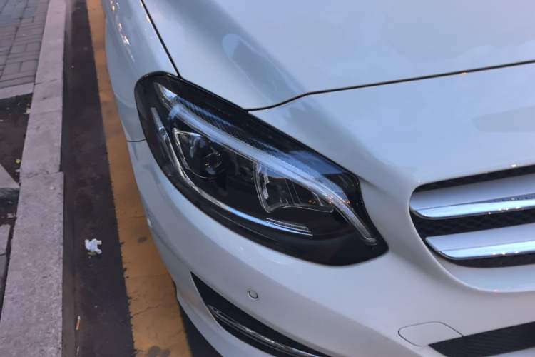 Used Mercedes-Benz B-Class 2015 B 200 Fashion Model Right Front Headlight