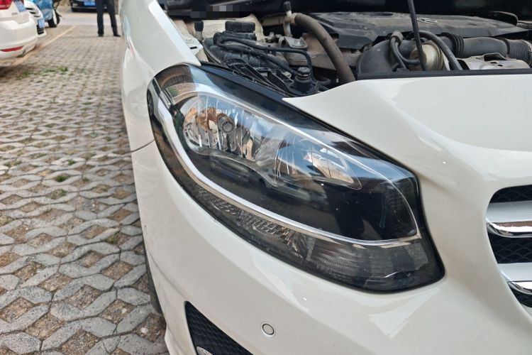 Used Mercedes-Benz B-Class 2015 B 200 Sport Edition Right Front Headlight