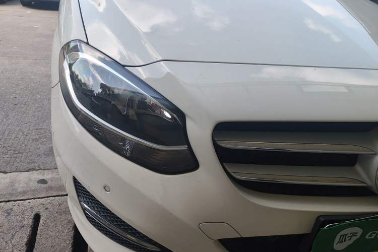 Used Mercedes-Benz B-Class 2015 B 200 Sport Edition Right Front Headlight