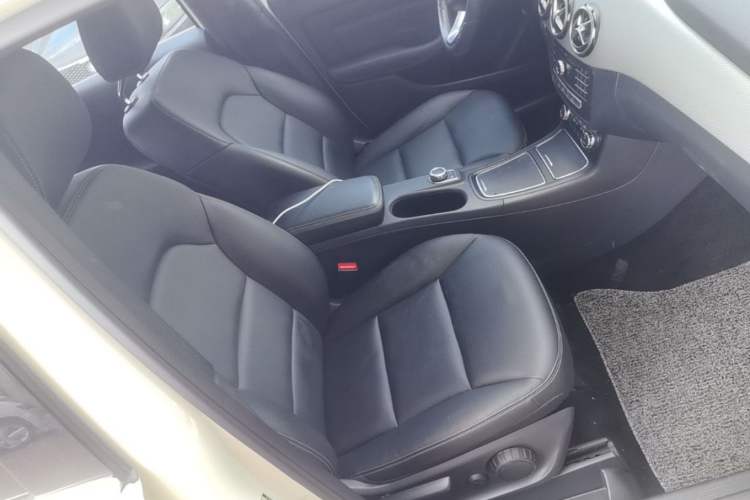 Used Mercedes-Benz B-Class 2015 B 200 Fashion Model Right Front Seat