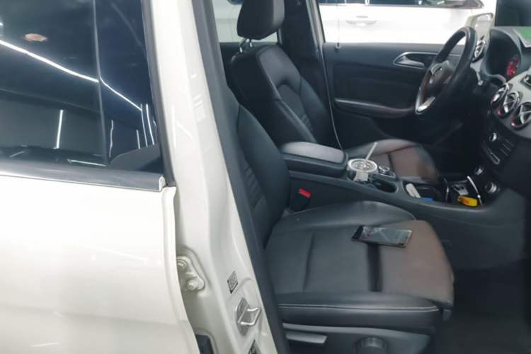 Used Mercedes-Benz B-Class 2015 B 200 Sport Edition Right Front Seat