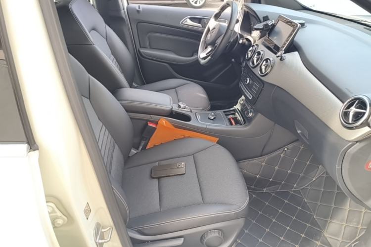 Used Mercedes-Benz B-Class 2015 B 200 Sport Edition Right Front Seat