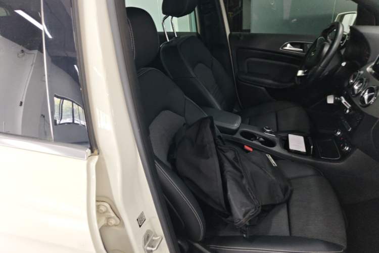Used Mercedes-Benz B-Class 2015 B 200 Sport Edition Right Front Seat