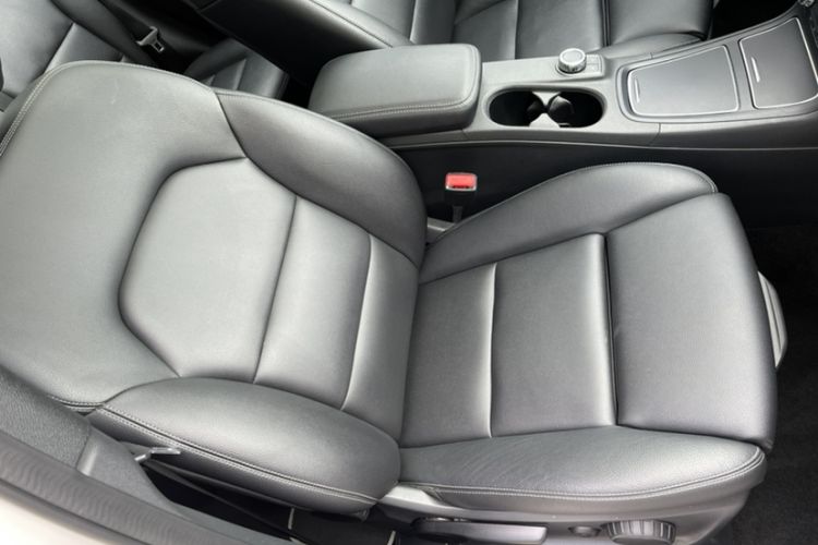 Used Mercedes-Benz B-Class 2015 B 200 Fashion Model Right Front Seat