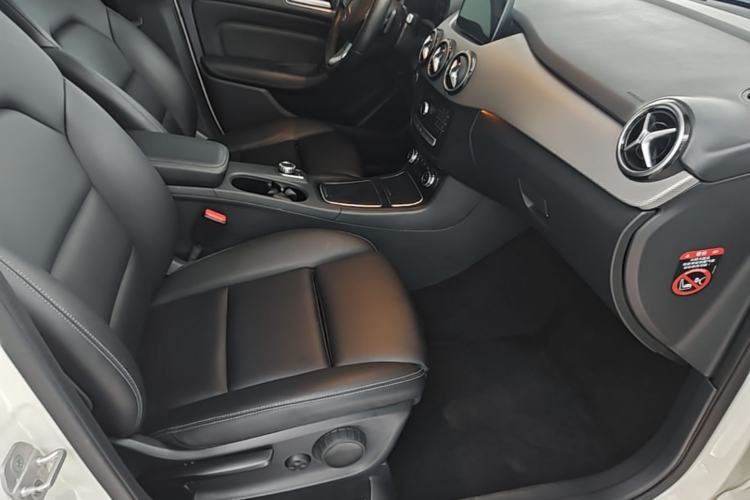 Used Mercedes-Benz B-Class 2015 B 200 Luxury Model Right Front Seat