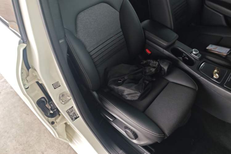 Used Mercedes-Benz B-Class 2015 B 200 Sport Edition Right Front Seat