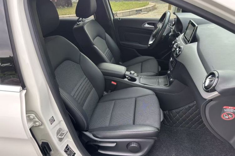 Used Mercedes-Benz B-Class 2015 B 200 Sport Edition Right Front Seat
