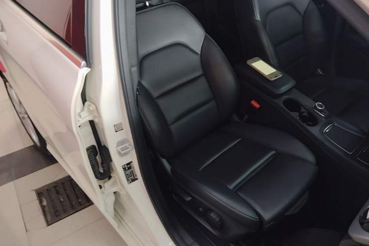 Used Mercedes-Benz B-Class 2015 B 200 Fashion Model Right Front Seat