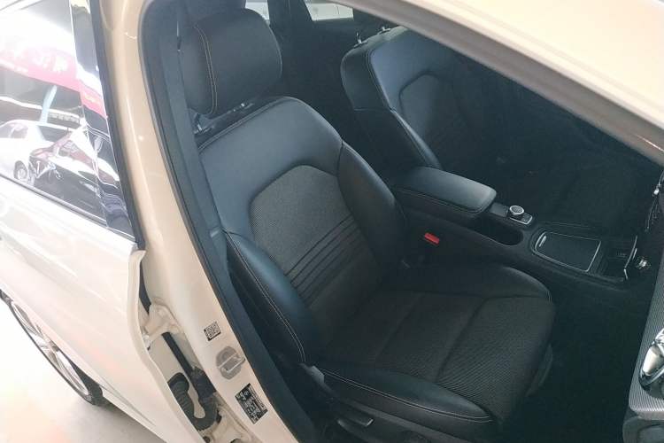 Used Mercedes-Benz B-Class 2015 B 200 Sport Edition Right Front Seat