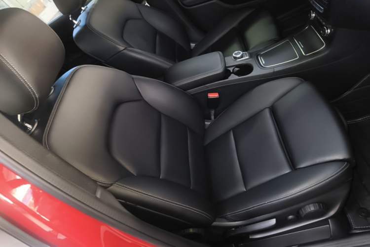 Used Mercedes-Benz B-Class 2015 B 200 Fashion Model Right Front Seat