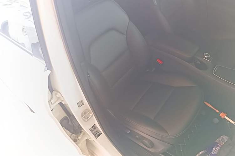 Used Mercedes-Benz B-Class 2015 B 200 Fashion Model Right Front Seat