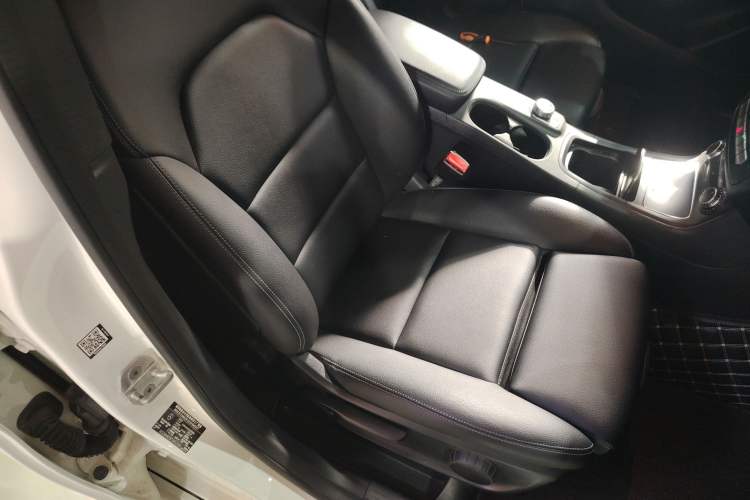 Used Mercedes-Benz B-Class 2015 B 200 Sport Edition Right Front Seat
