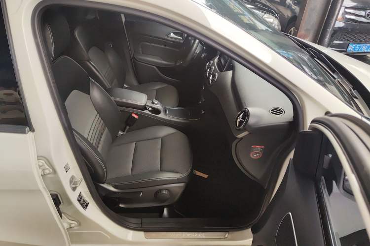 Used Mercedes-Benz B-Class 2015 B 200 Sport Edition Right Front Seat