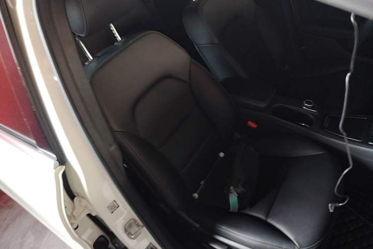 Used Mercedes-Benz B-Class 2015 B 200 Fashion Model Right Front Seat