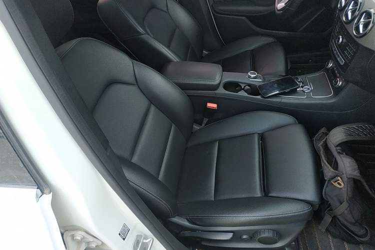 Used Mercedes-Benz B-Class 2015 B 200 Fashion Model Right Front Seat