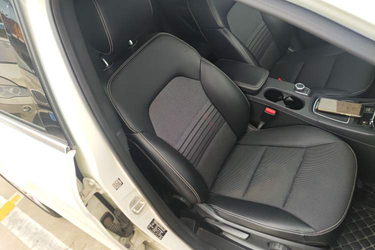 Used Mercedes-Benz B-Class 2015 B 200 Sport Edition Right Front Seat